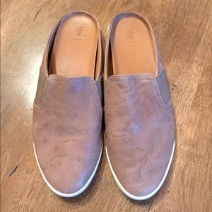 Women’s Frye Melanie Slip-on Grey Taupe Shoes 7